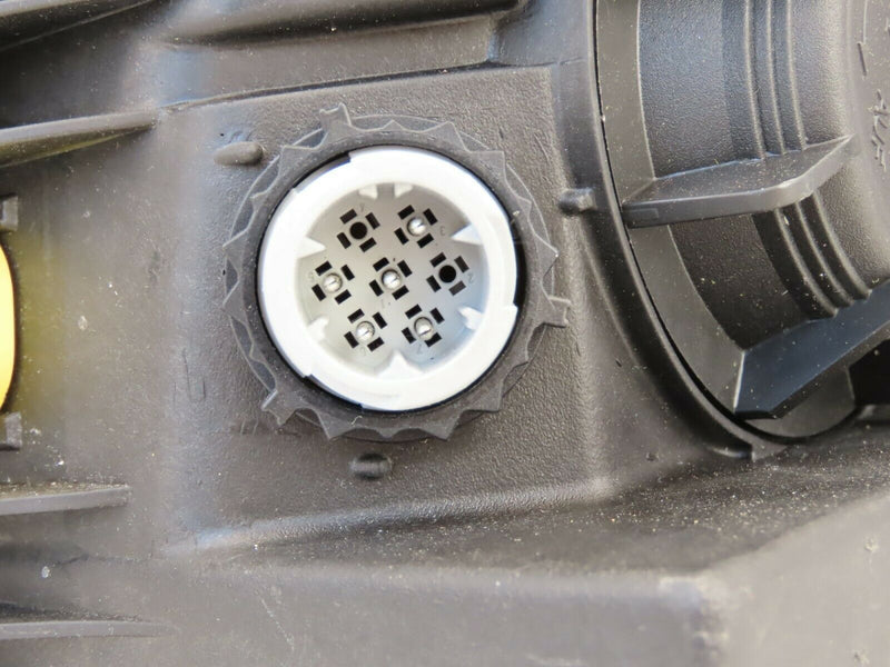 MAN TRUCK -- RIGHT SIDE HEADLIGHT HEADLAMP *NEW* 81.25101-6654