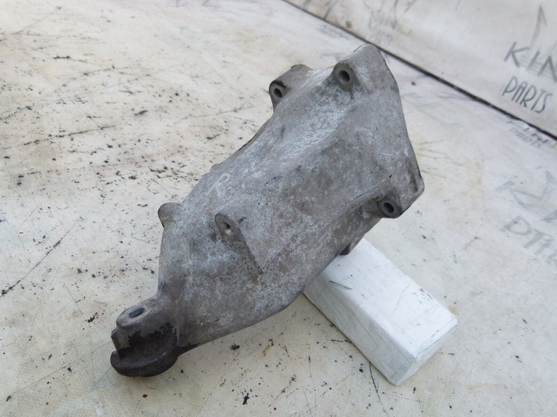 MERCEDES C W204 2007-2011 ENGINE MOUNTING BRACKET GENUINE A6512233404