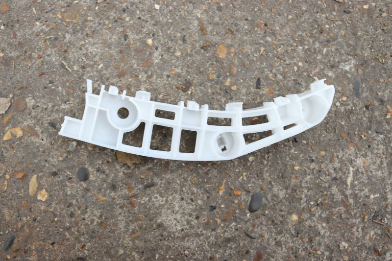 MITSUBISHI OUTLANDER 2016-2018 LH FRONT BUMPER SUPPORT GUIDE 6400H313 (S38-28)