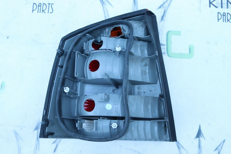 VAUXHALL VECTRA C 2002-2008 DRIVER RIGHT SIDE REAR LIGHT TAIL LAMP 13130644