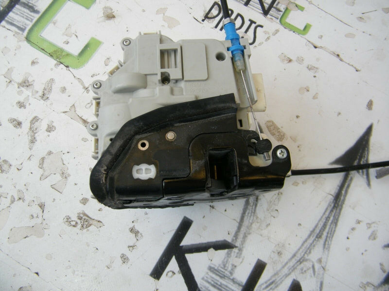 AUDI A3 (8V) 2012-2016 S-LINE 5DR FRONT LEFT DOOR LOCK HANDLE BRACKET 8X2837015B