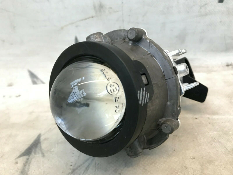 HYUNDAI i30 2017-21 FRONT BUMPER FOG LIGHT HALOGEN LEFT PASSENGER SIDE GENUINE