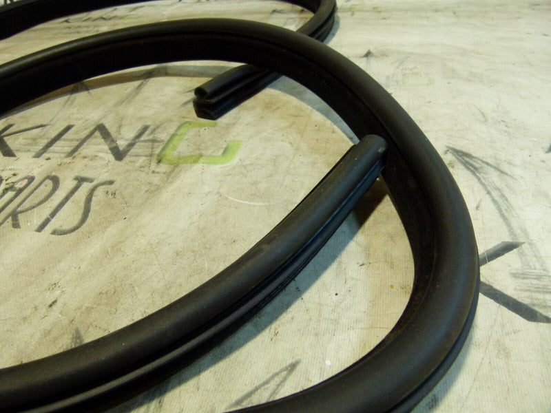 RANGE ROVER SPORT 13-17 FRONT RIGHT/LEFT DOOR SEAL RUBBER DK6220708AD