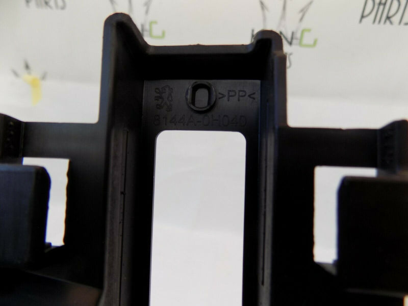 PEUGEOT 108 2014-ON FRONT LEFT AND RIGHT DAYLIGHT BRACKETS SUPPORTS SET /S56-09