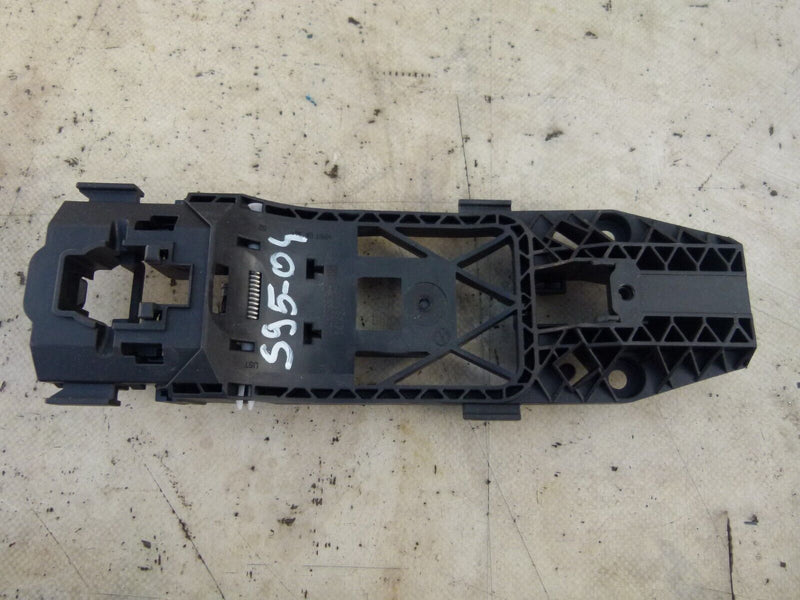 VW GOLF MK6 2008-12 REAR LEFT DOOR OUTER HANDLE BRACKET GENUINE 5N0839885 S95-04