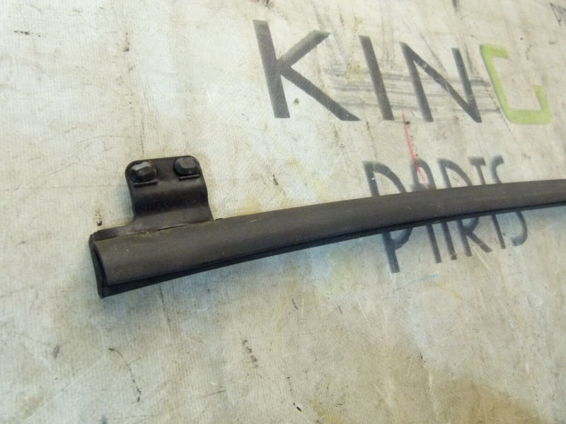 RENAULT CAPTUR 2020-ON REAR RIGHT DOOR LOWER RUBBER SEAL 828308274R