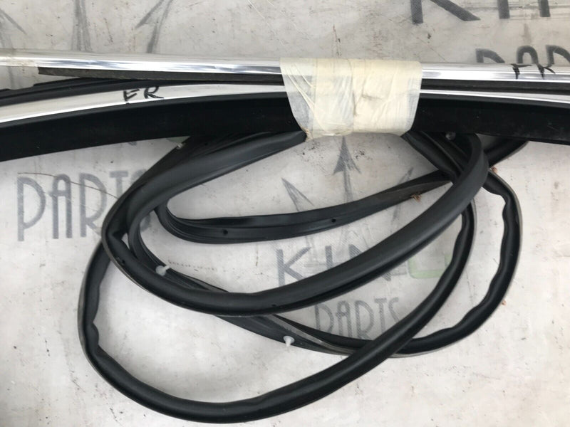 VAUXHALL INSIGNIA A 08-16 SET FRONT WINDOW RIGHT SIDE FRAME, RUBBER, TRIM COVER