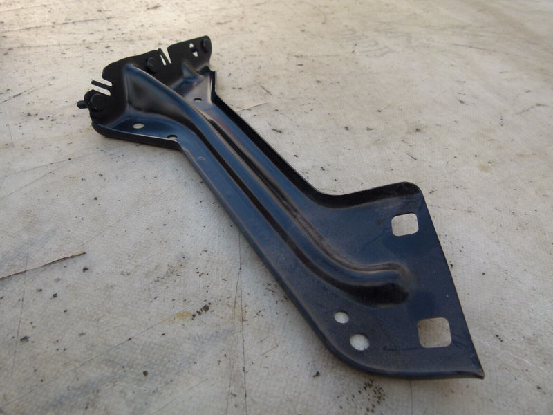 AUDI Q5 2008-12 FRONT LEFT SIDE WING FENDER BRACKET GENUINE 8R0821135