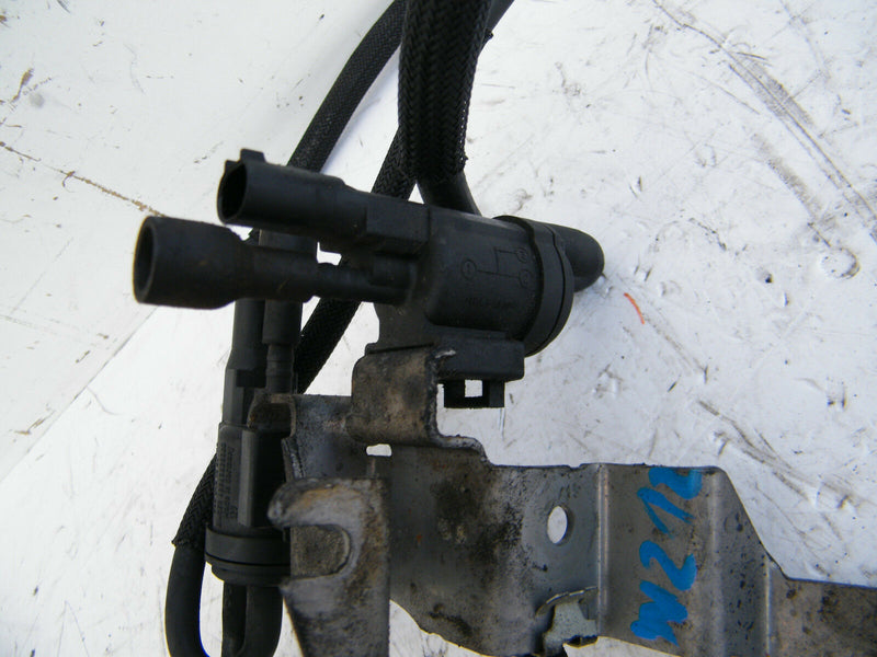 MERCEDES W212 E-CLASS 2010-2015 BRACKET & EGR VALVE CONTROL SOLENOID A0025401497