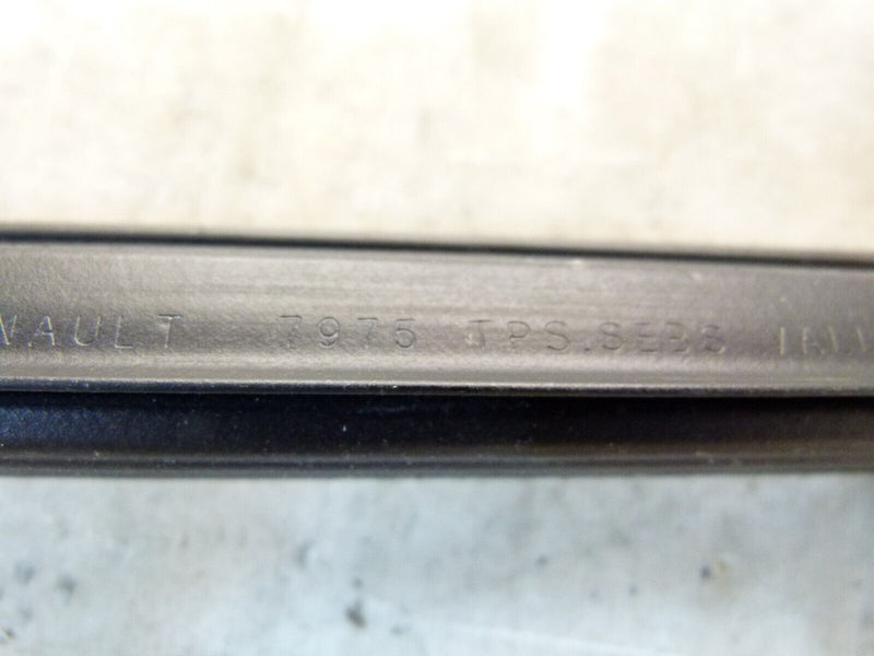 RENAULT CAPTUR 2020-ON FRONT RIGHT DOOR WINDOW GLASS SEAL STRIP 7975