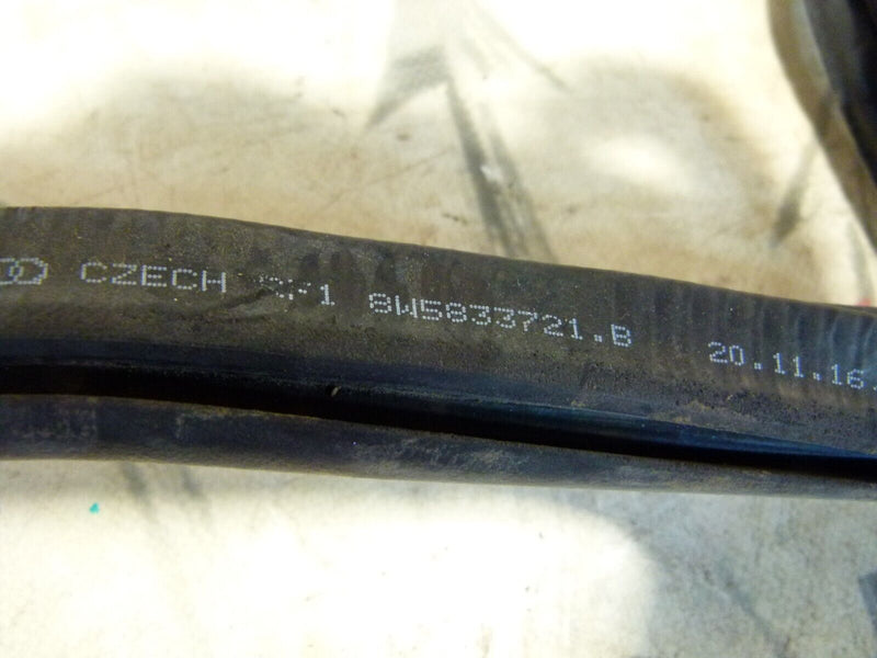 AUDI A4 S4 8W B9 2016-ON REAR LEFT SIDE DOOR RUBBER SEAL GENUINE 8W5833721B