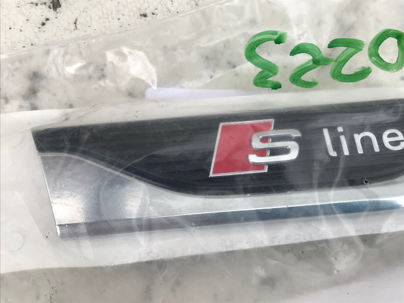 NEW AUDI A5 F5 S-LINE 2017-ON FRONT WING RIGHT EMBLEM GENUINE 8W6853602