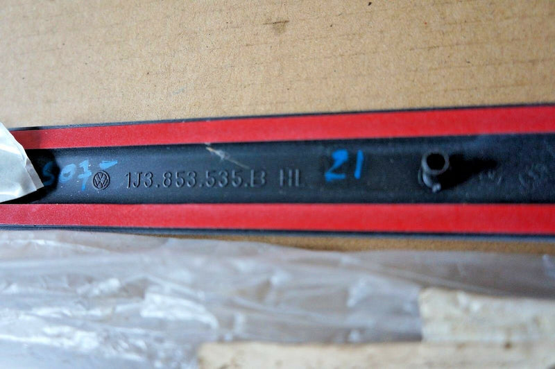 VW GOLF 1998-2005 N/S LEFT REAR BODY DOOR MOULDING 1J3853535B (S07-21)