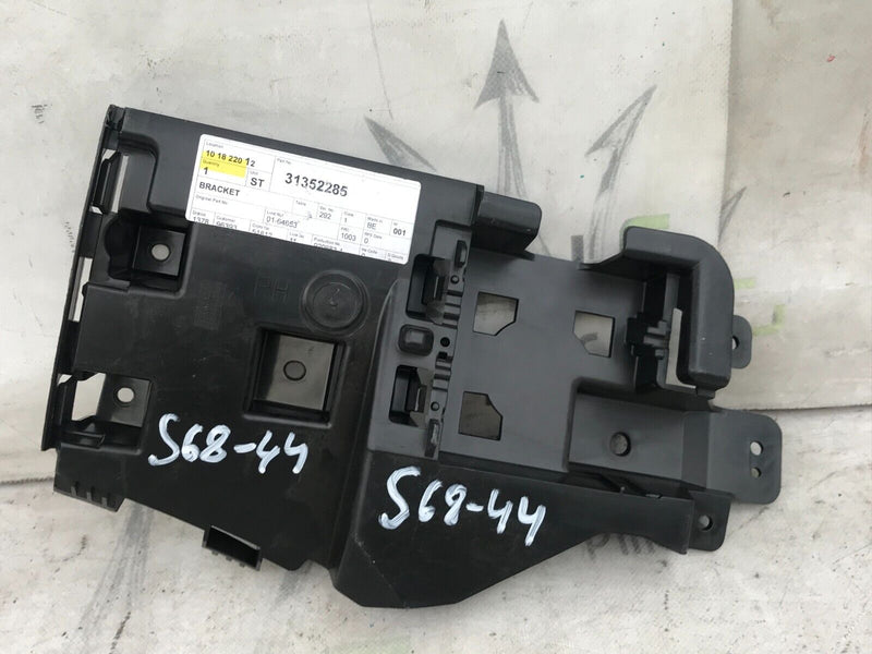 VOLVO V60 D4 MK1 REAR BUMPER RIGHT BRACKET 31352285 2015