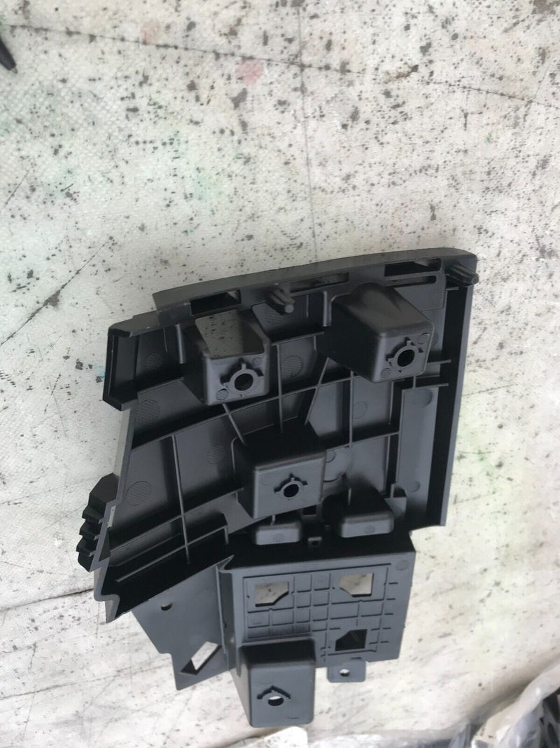 VOLVO V60 2014 SW LEFT SIDE REAR BUMPER HOLDER 31352284