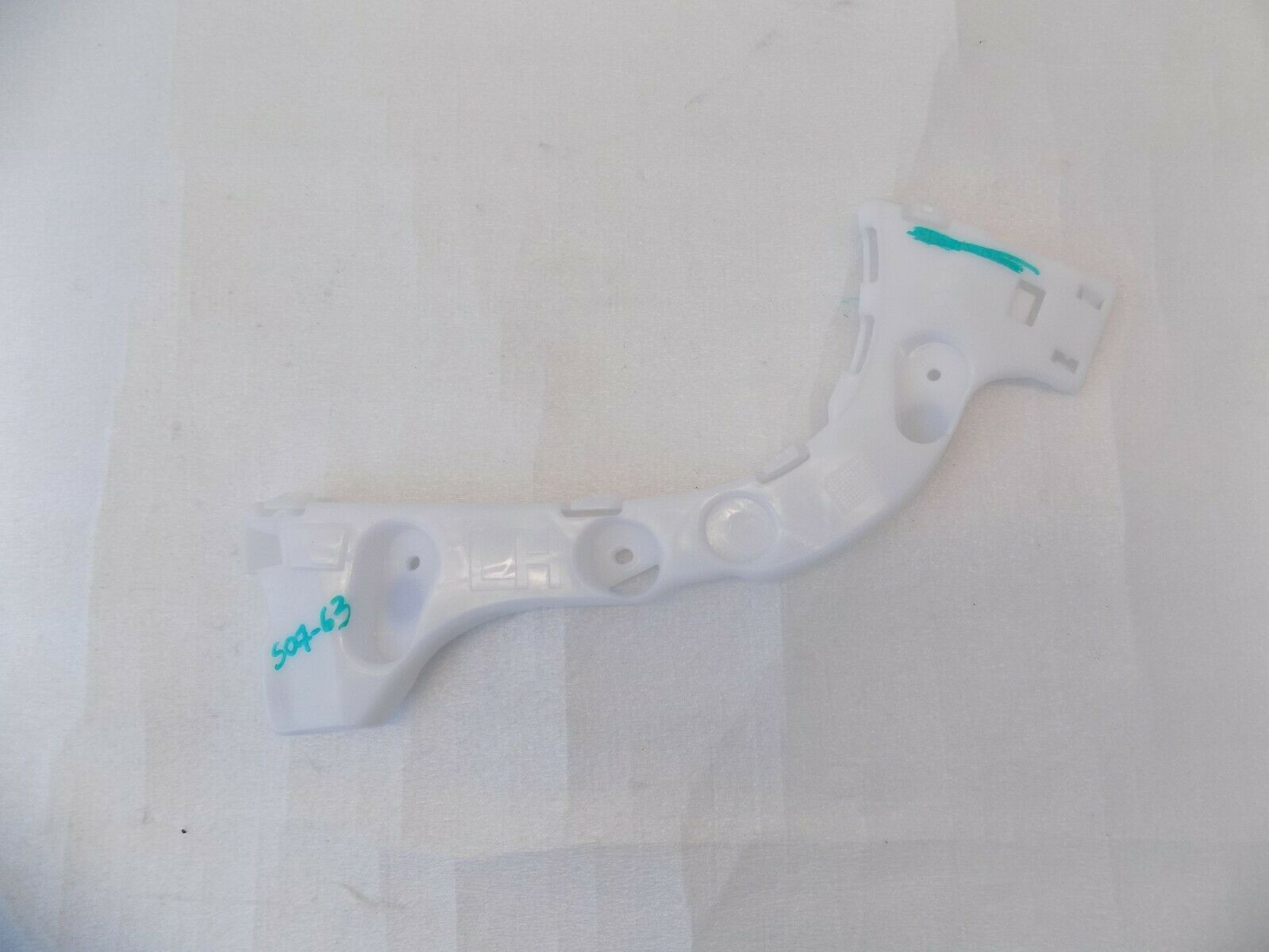 FORD FOCUS MK3 2011-2018 REAR BUMPER LEFT SIDE BRACKET HOLDER GUIDE /S