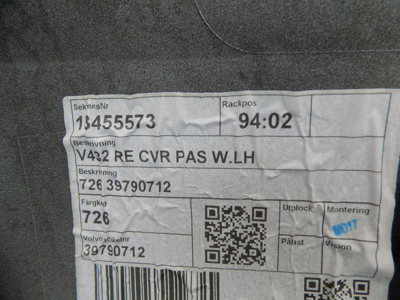 VOLVO V60 MOMENTUM PRO D4 2018 GREY REAR BUMPER GENUINE 32227004