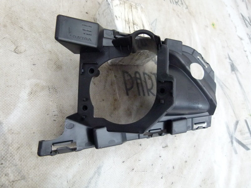 VOLVO XC40 2018-22 FRONT BUMPER RIGHT MOUNT BRACKET GENUINE 31407961