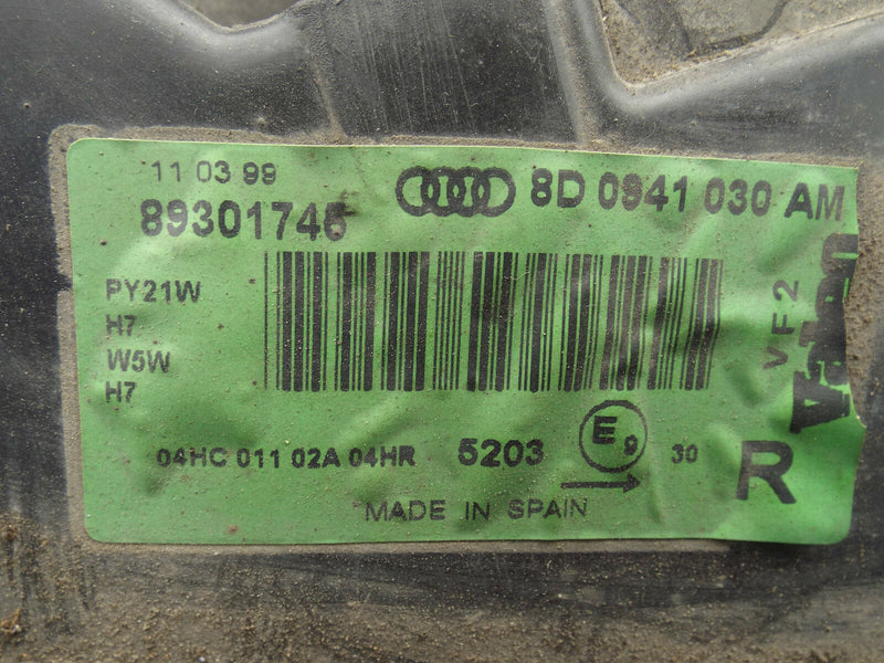 Audi A4 1999-2001 Headlight Headlamp Right Side O/S 8D0941030AM (670)