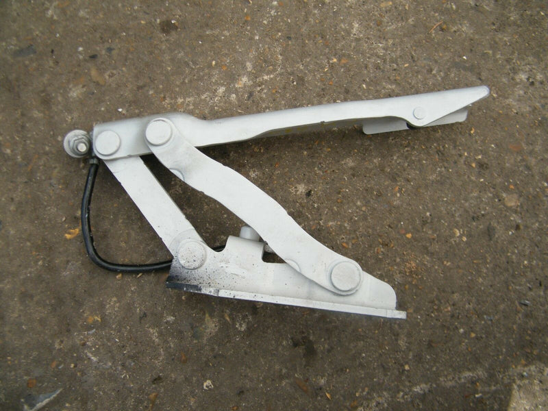 BMW 5 SERIES E60 M5 2003-2010 LEFT & RIGHT SIDE BONNET HINGES 008727 008728