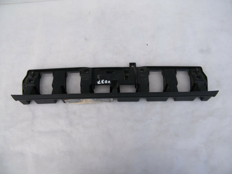VOLVO C30 2007-12 REAR BUMPER CENTER BRACKET 30657221 (V037)