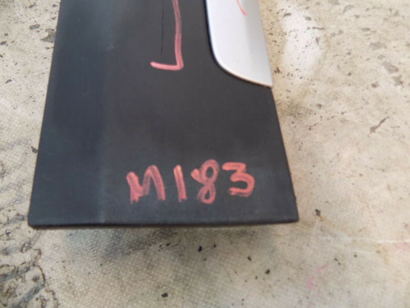 MG ZS SUV 2017+ RIGHT FRONT DOOR LOWER MOULDING P10360766