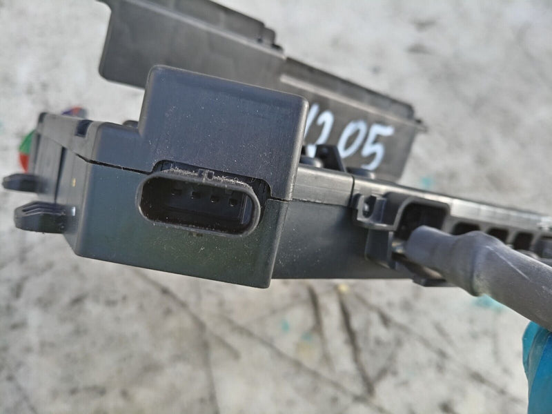 MERCEDES C CLASS W205 14-21 BATTERY FUSE BOX RELAY MODULE A2055402850 #