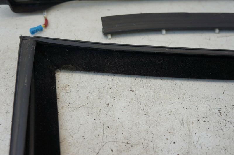 BMW 5 SERIES E60 M5 2003-2010 FRONT RIGHT DOOR TRIM STRIP MOULDING SEAL KIT