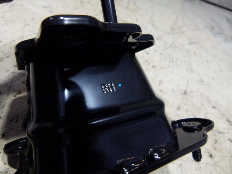 HYUNDAI TUCSON IV 2020-ON REAR BUMPER RIGHT BRACKET GENUINE 86642N7100