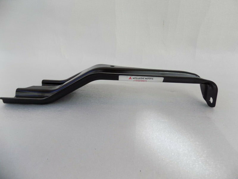 MITSUBISHI PAJERO 2015-ON FRONT BUMPER LEFT SIDE HOLDER BRACKET 6400G597 /S26-26