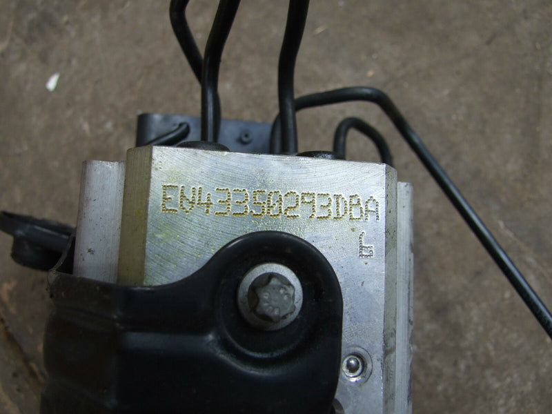 SAAB 93 9-3 1.9 TID 2006 ABS Pump Modulator Control Unit 13664004